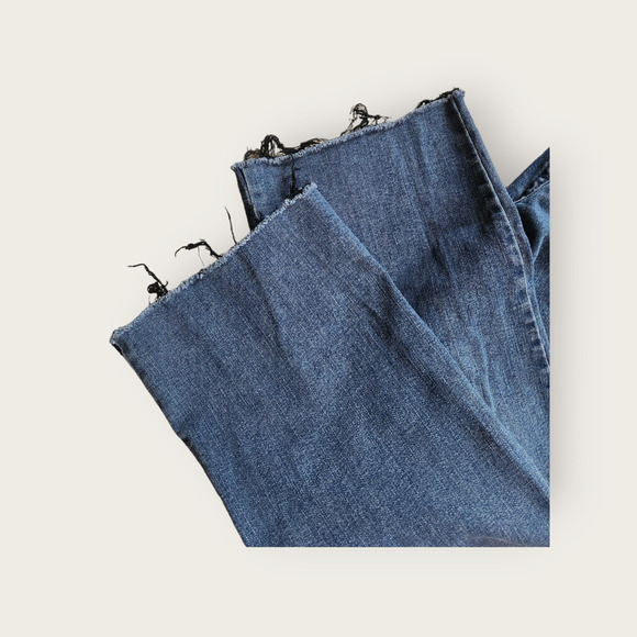 Social Standards High-Rise Women's Straight Cropped Frayed Hem Jeans Sz 10 - Picture 6 of 8